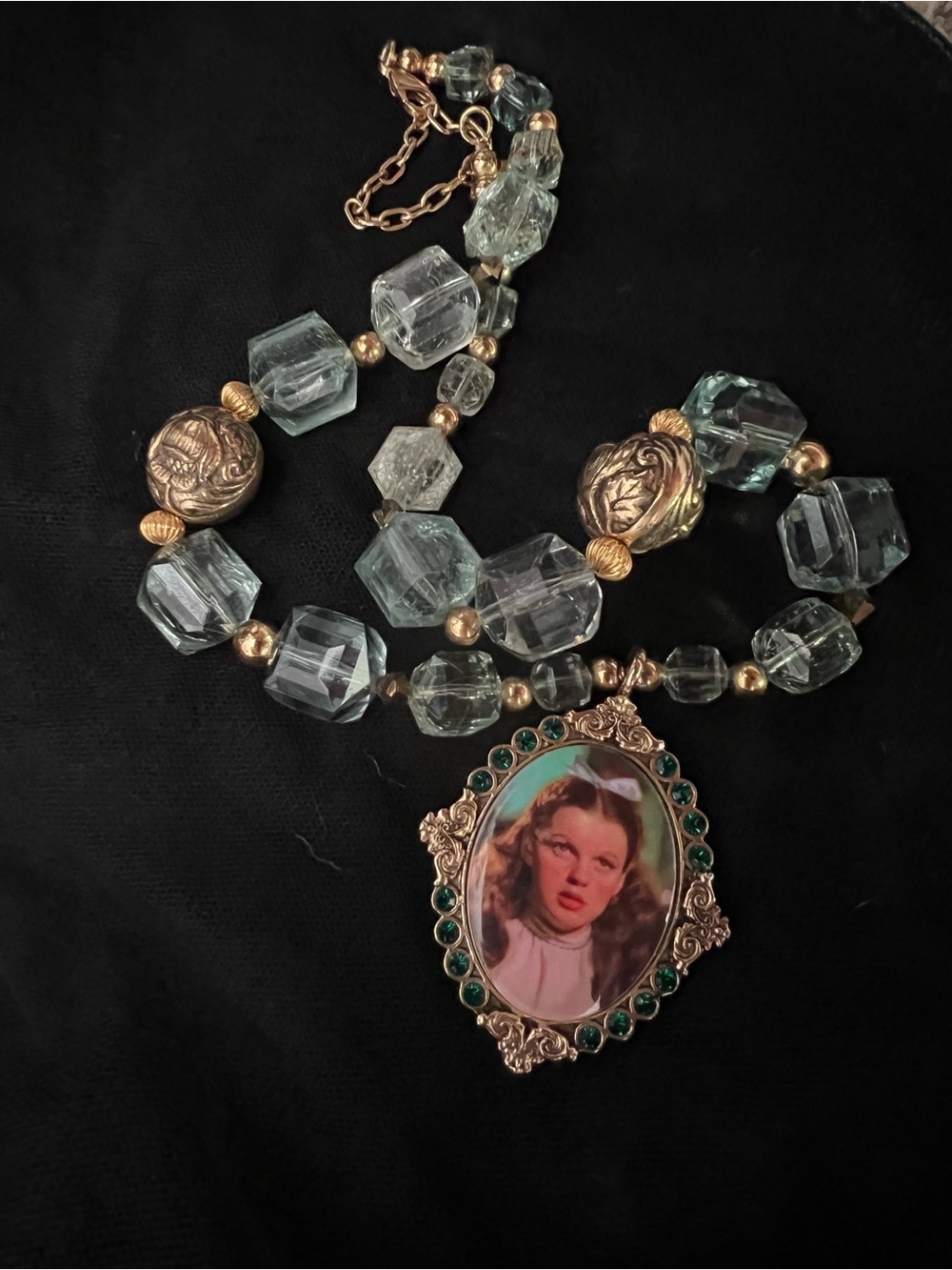 2009, vintage Tarina Tarantino Wizard of Oz, Dorothy Gold-Tone Pendant Necklace